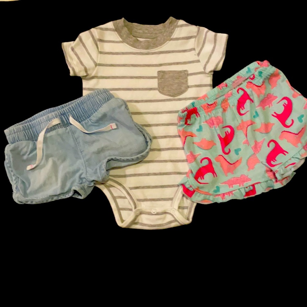 Carter’s onesie & 2 pair of shorts | size 12 mo.